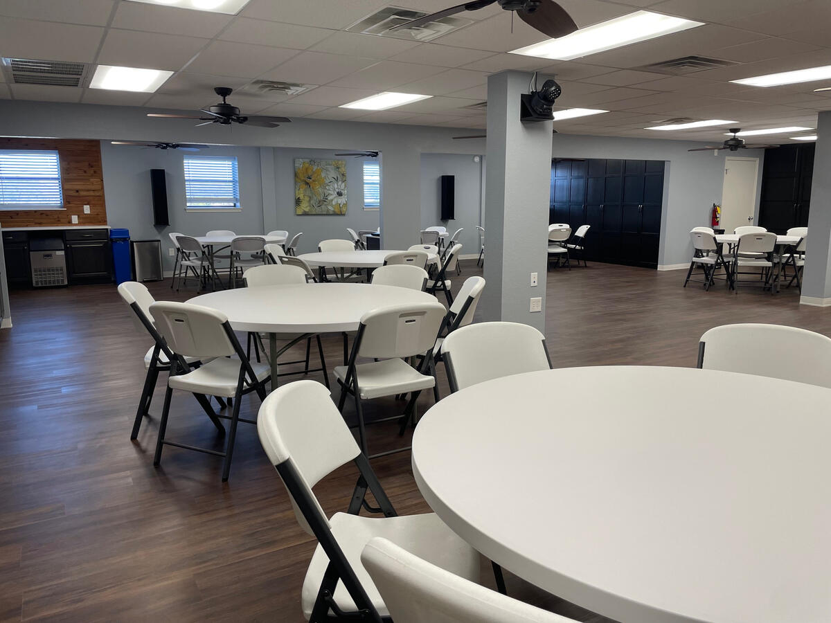 Spacious main hall with round tables.